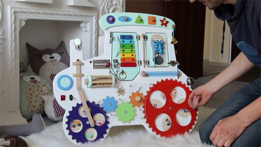 Как сделать бизиборд своими руками для мальчика, девочки. С какого возраста, мастер класс доски и домика