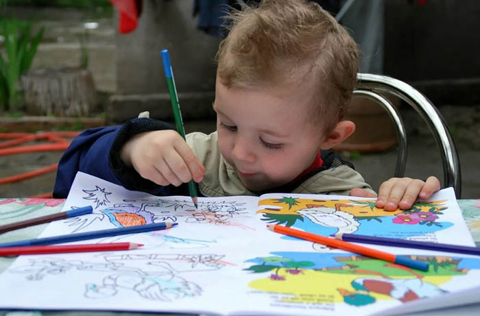 Чем занять ребенка в 3 года дома девочку, мальчика непоседу