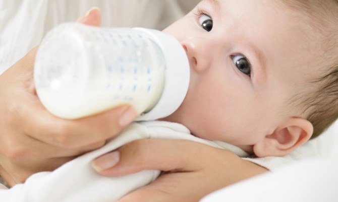 Грудной ребенок, молоко, бутылка
