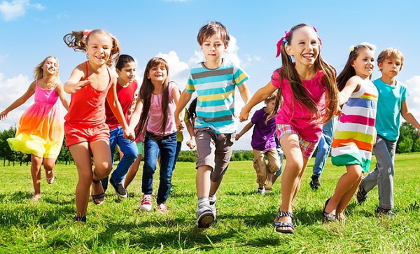 Детский лагерь на каникулы осенние, весенние, зимние, летние. Какой выбрать: оздоровительный, спортивный, языковой