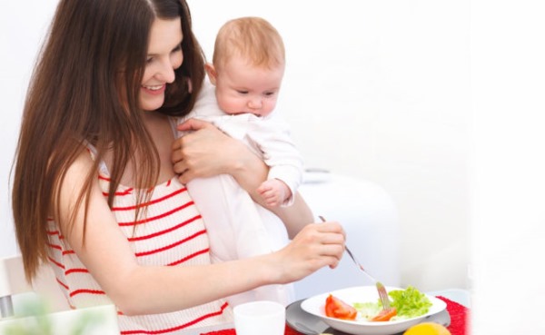 Диета кормящей мамы в первый месяц после родов: для похудения, чтобы убрать живот, меню при коликах у малыша