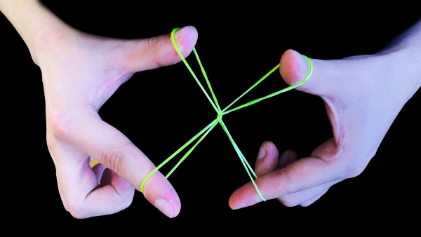 Фокусы с резинкой на пальцах. Обучение