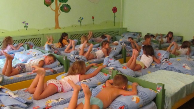 Гимнастика в подготовительной группе: корригирующая, бодрящая после сна, оздоровительная, музыкальная, в стихах, комплекс по месяцам, по ФГОС