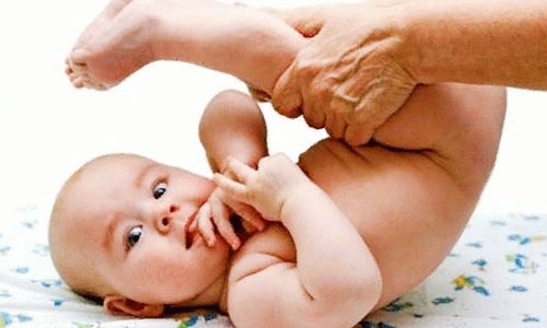 Гипертонус мышц у грудничков. Что это, симптомы и лечение, массаж ног, лица, шеи, спины