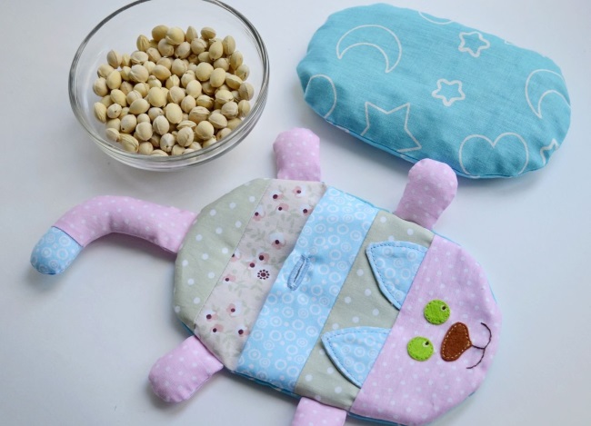 Грелка для новорожденного от коликов. Солевая, с вишневыми косточками, гелевая, пояс. Цены, инструкция по применению