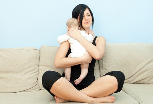 Как держать новорожденного столбиком после кормления