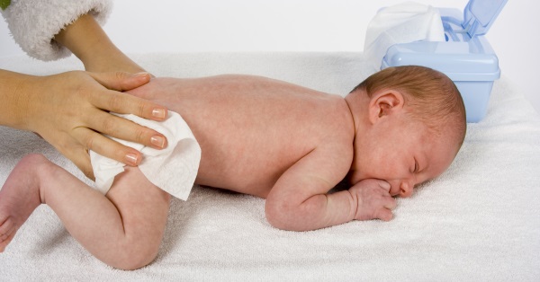 Как подмывать новорожденного мальчика, девочку в несколько месяцев, 2-5 лет