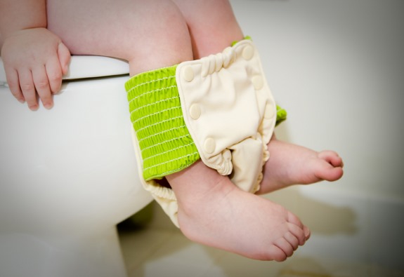 Когда приучать ребенка к горшку и как это делать после памперсов