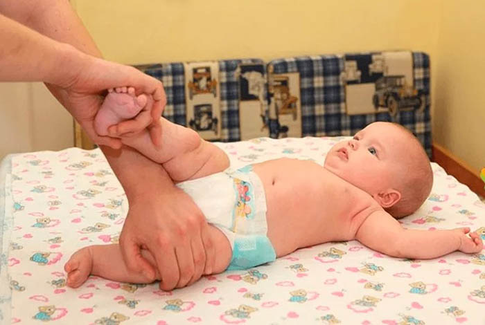 Когда сажать ребенка, возраст, во сколько месяцев присаживать