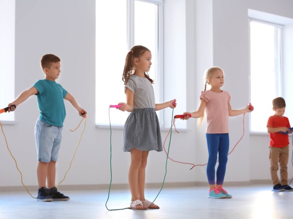 Комплекс упражнений со скакалкой для школьников 2-3-4-5-6-7 класса. Картинки