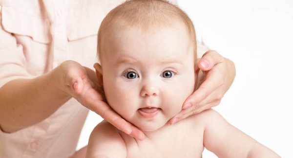 Кривошея у новорожденных. Причины, признаки, фото и лечение