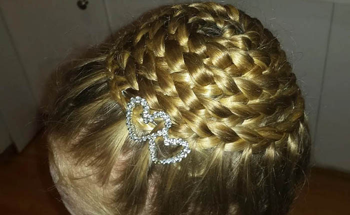 Круговое плетение косы для девочки пошагово