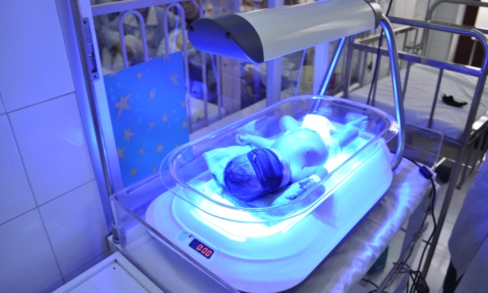 Лампа от желтушки для новорожденного. Какую лучше купить, взять напрокат, как пользоваться, сколько лежать под ультрафиолетовой лампой