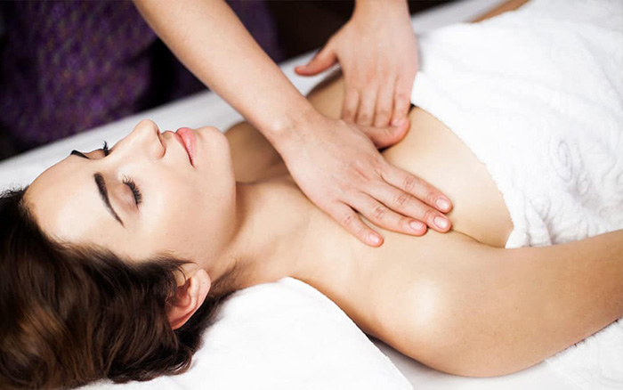 Массаж при лактостазе у кормящих мам. Видео