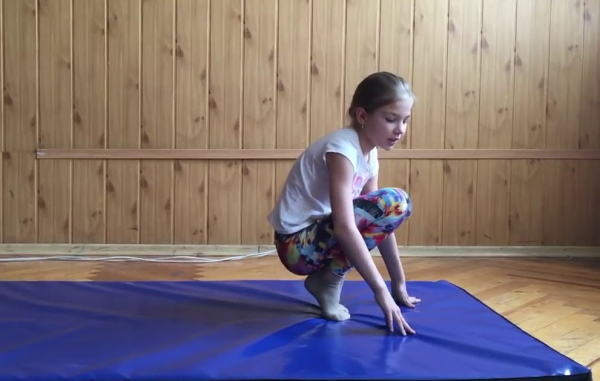 Подводящие упражнения для кувырка вперед и назад 1-3-5 класс