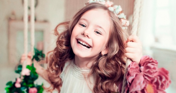 Красивые прически для девочки. Фото, как сделать пошагово на длинные и средние волосы