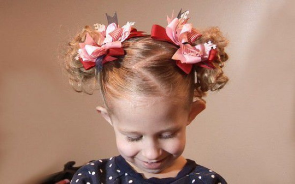 Прически в садик для девочки на каждый день. Фото, как сделать на средние волосы