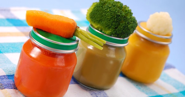 Прикорм по месяцам при грудном вскармливании. Таблица продуктов, нормы и количество по ВОЗ, как вводить