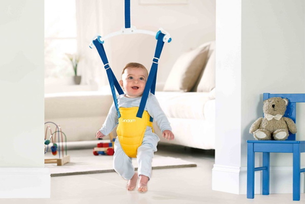 Прыгунки для детей от 4-6 месяцев. С какого возраста использовать резиновые, надувной, польза