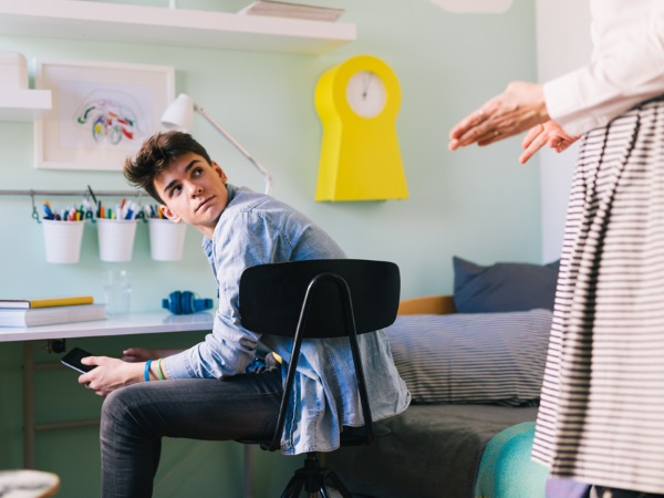 Пубертатный период у мальчиков. Что это такое, возраст, признаки, сколько длится кризис, как вести себя родителям