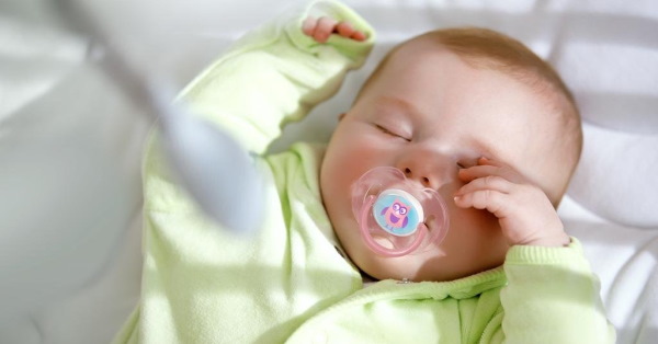 Пустышки для новорожденного. Какая лучше, за и против