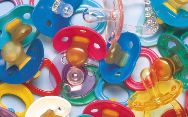 Пустышки для новорожденного. Какая лучше, за и против