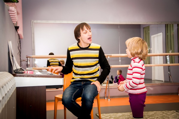 Распевка для вокала: упражнения для начинающих вокалистов