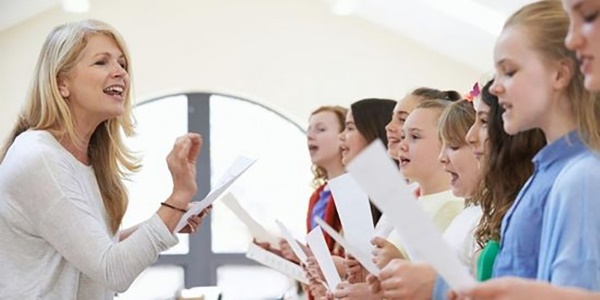 Распевка для вокала: упражнения для начинающих вокалистов