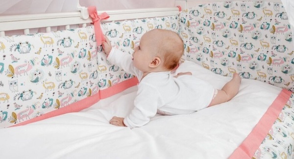 Кроватка для ребенка до 3-х лет. Размеры, постельное бельё, матрас, балдахина. Как выбрать лучшие