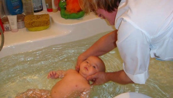 Развитие ребенка в 6 месяцев девочка, мальчик. Что должен уметь, этапы, нормы, стадии. Физическое, эмоциональное, речевое, психомоторное, социальное, психическое