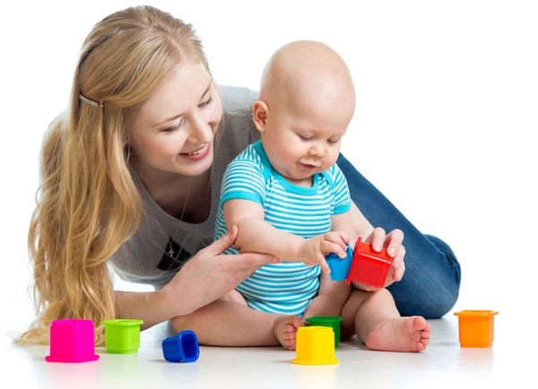 Развитие ребенка в 8 месяцев девочка, мальчик