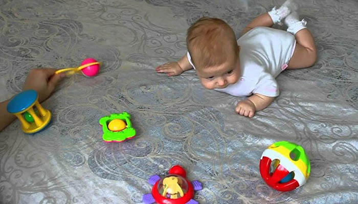 Развивашки для детей от 1 года своими руками из подручных материалов