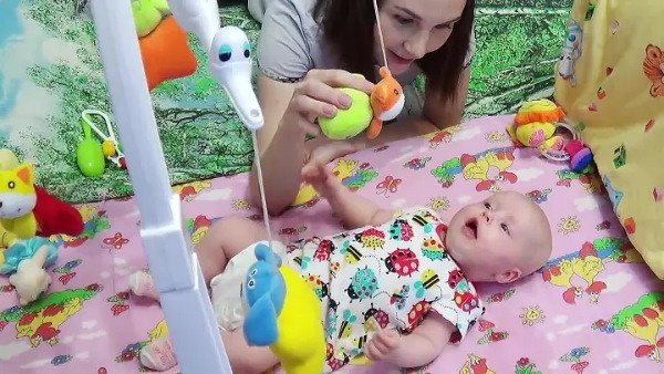 Ребенок в 1 месяц. Развитие, что умеет, сколько должен спать, есть