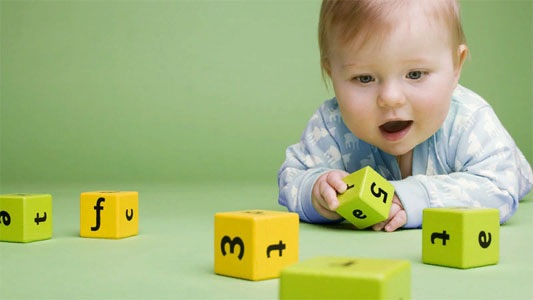 Что должен уметь ребенок в 9 месяцев: мальчик, девочка. Карта развития, памятка для родителей