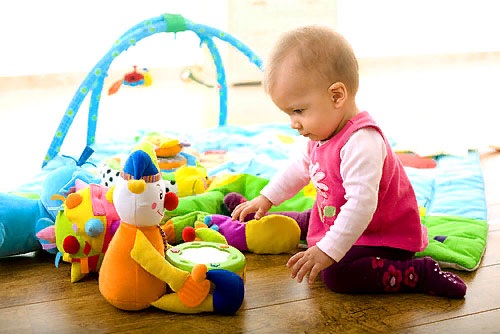 Что должен уметь ребенок в 9 месяцев: мальчик, девочка. Карта развития, памятка для родителей