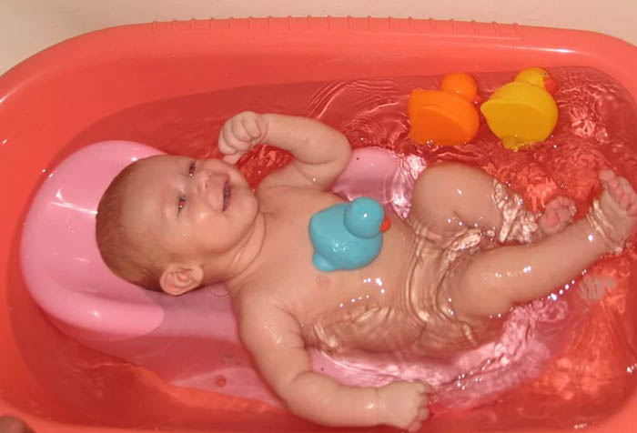 Режим дня ребенка в 6 месяцев, распорядок на искусственном, грудном вскармливании