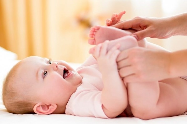 Режим дня ребенка в 7 месяцев на искусственном, грудном вскармливании