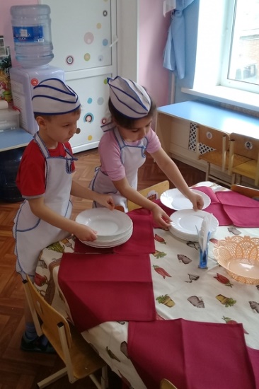 Сервировка стола к обеду. Схема, фото