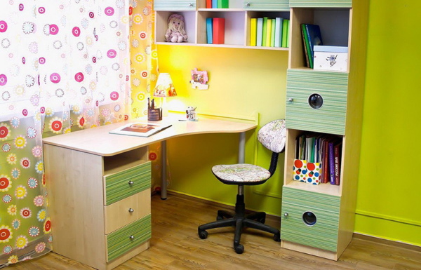 Как выбрать стол для первоклассника, ребенка 6-7 лет для дома