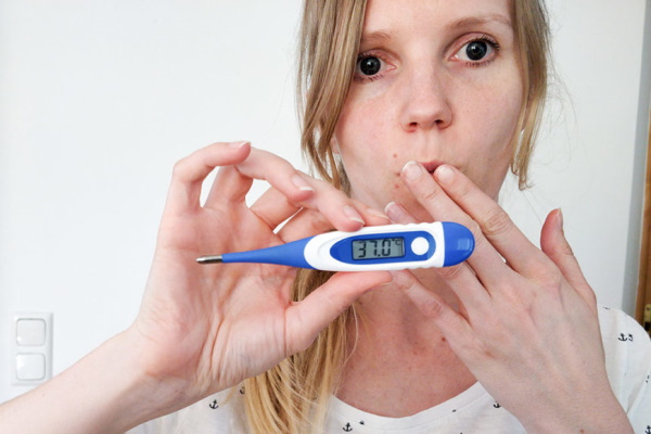 Температура перед месячными может ли быть? За сколько дней поднимается