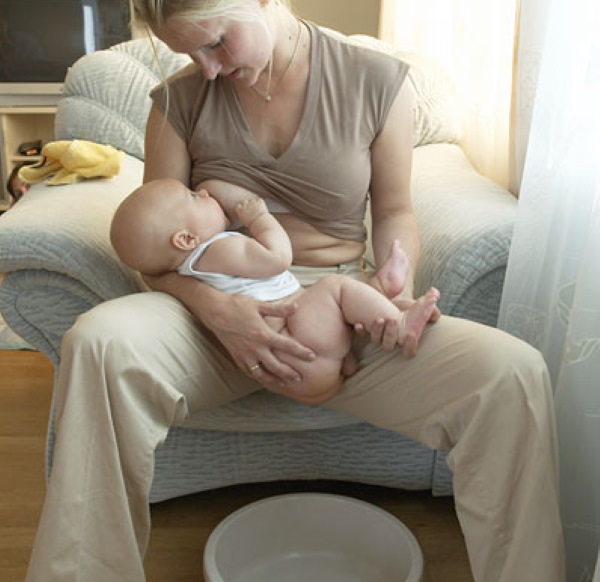 Высаживание новорожденных от запоров. Помогает ли, отзывы