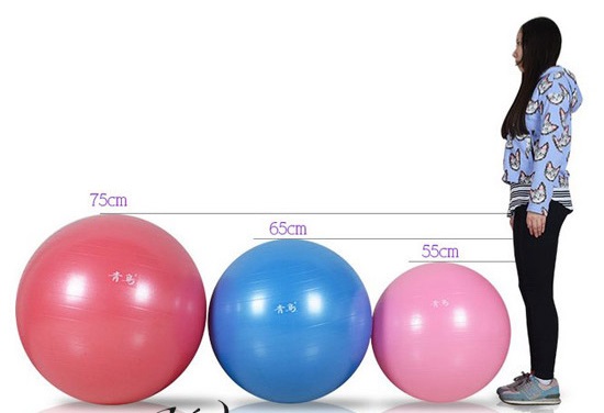 Занятия на фитболе для грудничков, детей до года. Упражнения при дисплазии, мышечной дистонии. Как выбрать мяч, советы Комаровского