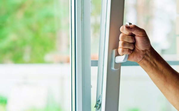 Как лечить затяжной насморк у ребенка. Народные средства, Мирамистин