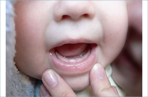 Зеленый стул у грудничка на грудном, искусственном, смешанном вскармливании. Причины и лечение